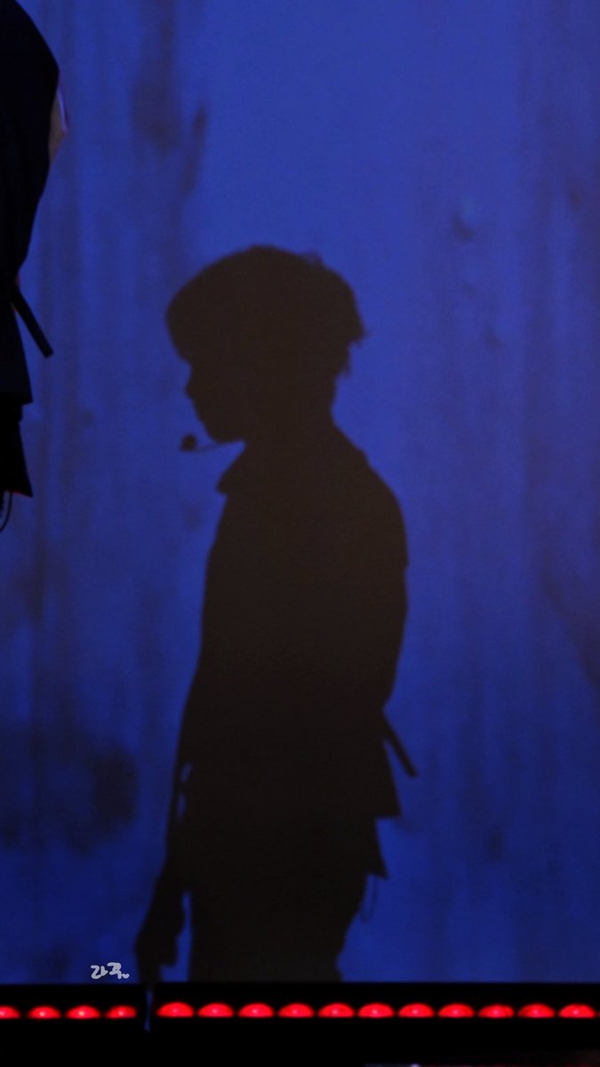 스크린의 단하나 장점 그림자,,,