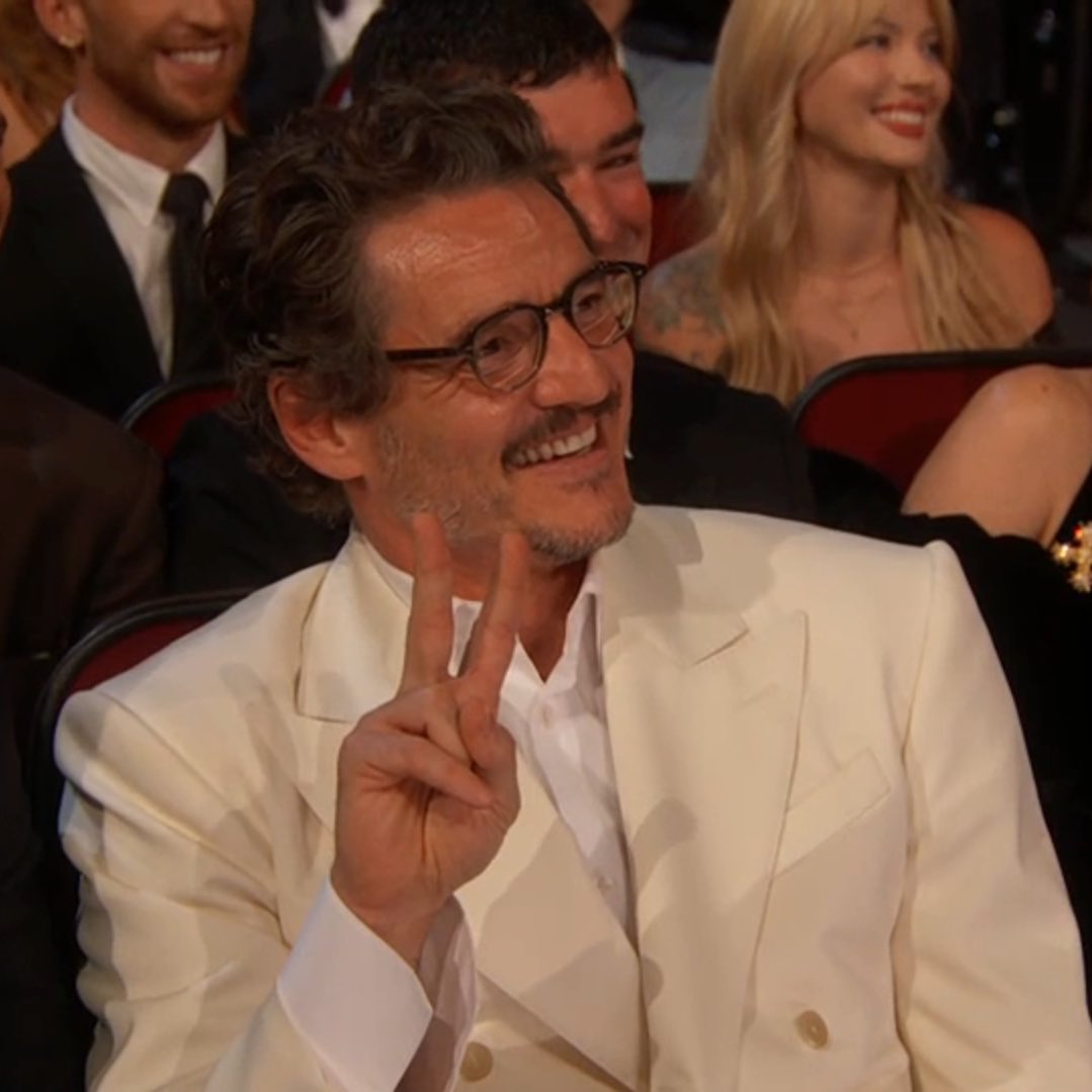 B3ARZATTO's tweet photo. a loser but he’s #my emmy loser https://t.co/XSLUpT1zQS