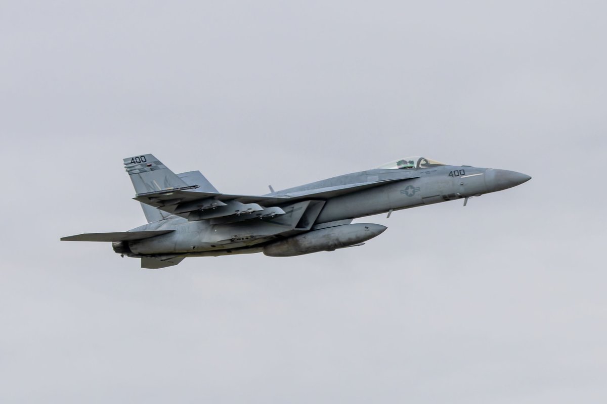 10thunderbolt2's tweet image. 3日連続で横田基地
チッピー4機、やっと上がった～

#横田基地
#F18