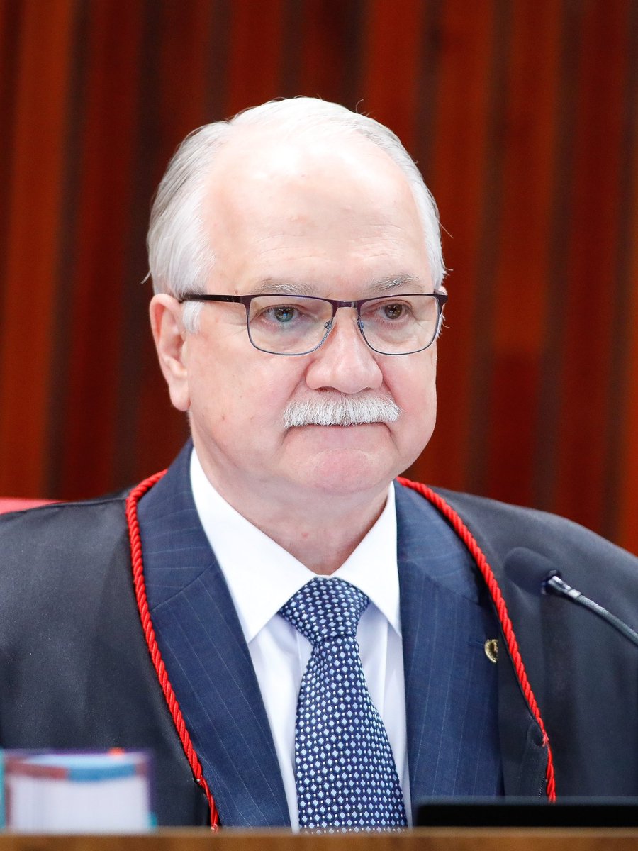 COVARDIA! Filha do ministro Edson Fachin é agredida por bolsonarista dentro da Universidade Federal do Paraná. Além de ser xingada de "Lixo comunista", o agressor cuspiu em Melina Fachin, que é professora e diretora do Setor de Ciências Jurídicas da UFPR.

Essa é a liberdade de