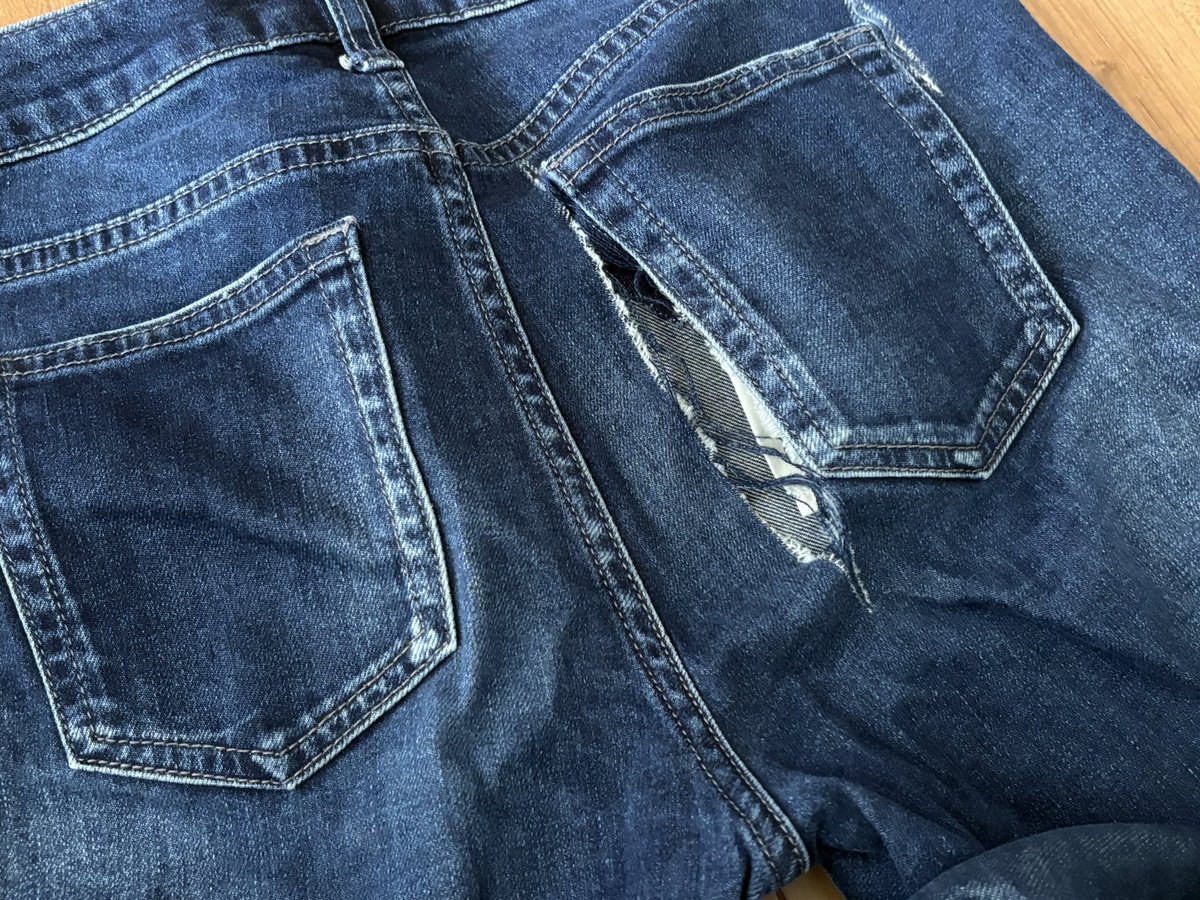 レレのおしゃれゴールで飛び跳ねて喜んだら、デニムのお尻が壮大に裂けました😂
その後はずっと座っておりました😅