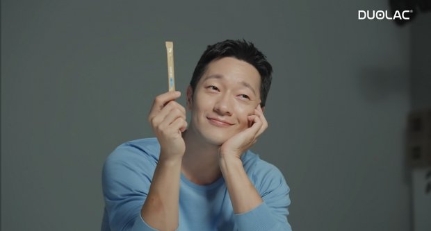YJ19830207's tweet photo. 듀오락 광고촬영 비하인드컷2 https://t.co/zMbFtwmhZ8