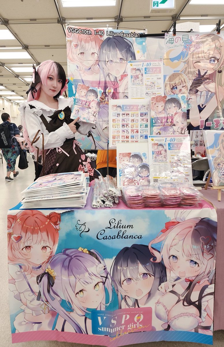 Samidare_Haduki's tweet photo. 設営完了しました！！
I-40にてお待ちしています✨

ひなーののコスプレで、澁谷あやのさん@shibuya_ayano__ が来てくださいました🍫💘
#VSGCアンソロ #VGGC10th https://t.co/mkPlYTtMEY
