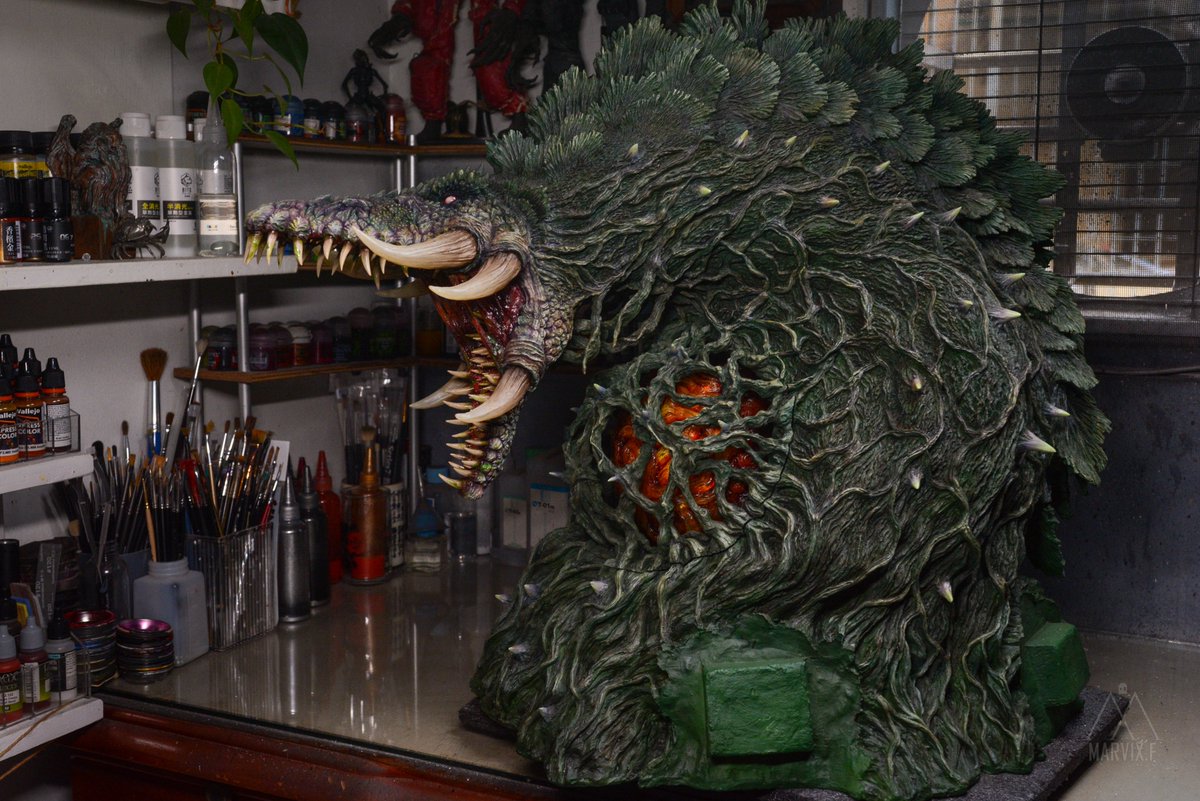 KATA studio 65cm ビオランテ 
頭、身體、四組觸手
桌面太小，拆成六組零件克難處理...