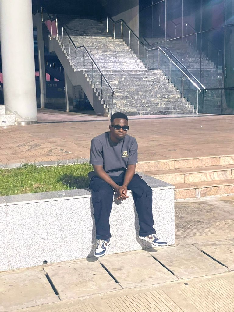 Happy birthday Ademola 🎉
May your blessing never pass you bye 🤞🏾