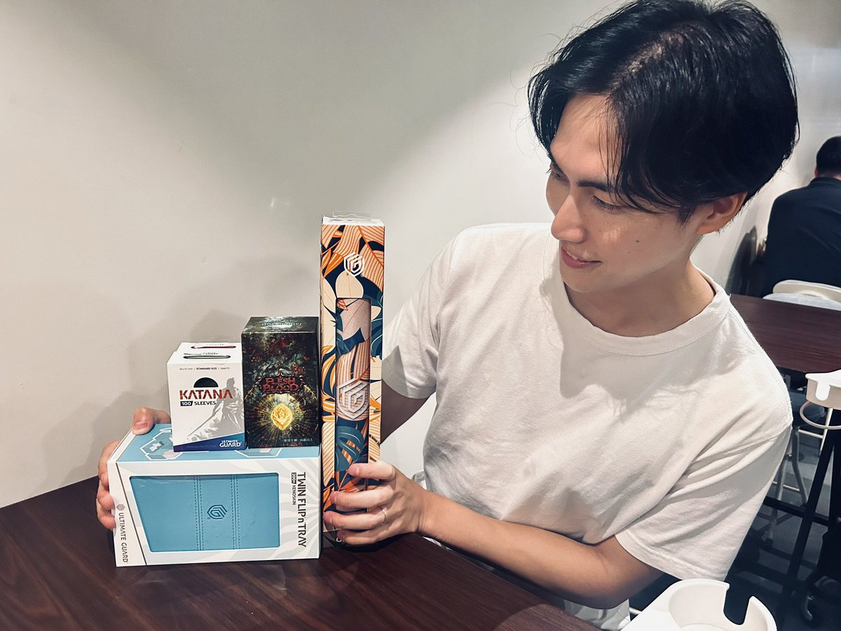 本日のProject Blue大会の全試合が終了しました‼️

🥇優勝🥇カツさん
デッキ：ブライア
「楽しかったです」

おめでとうございます🎉
ぜひこの後もPBを楽しんでください😊✨
ご参加くださった皆様、ありがとうございました‼️

#thefabparty #fabtcg #fabjp