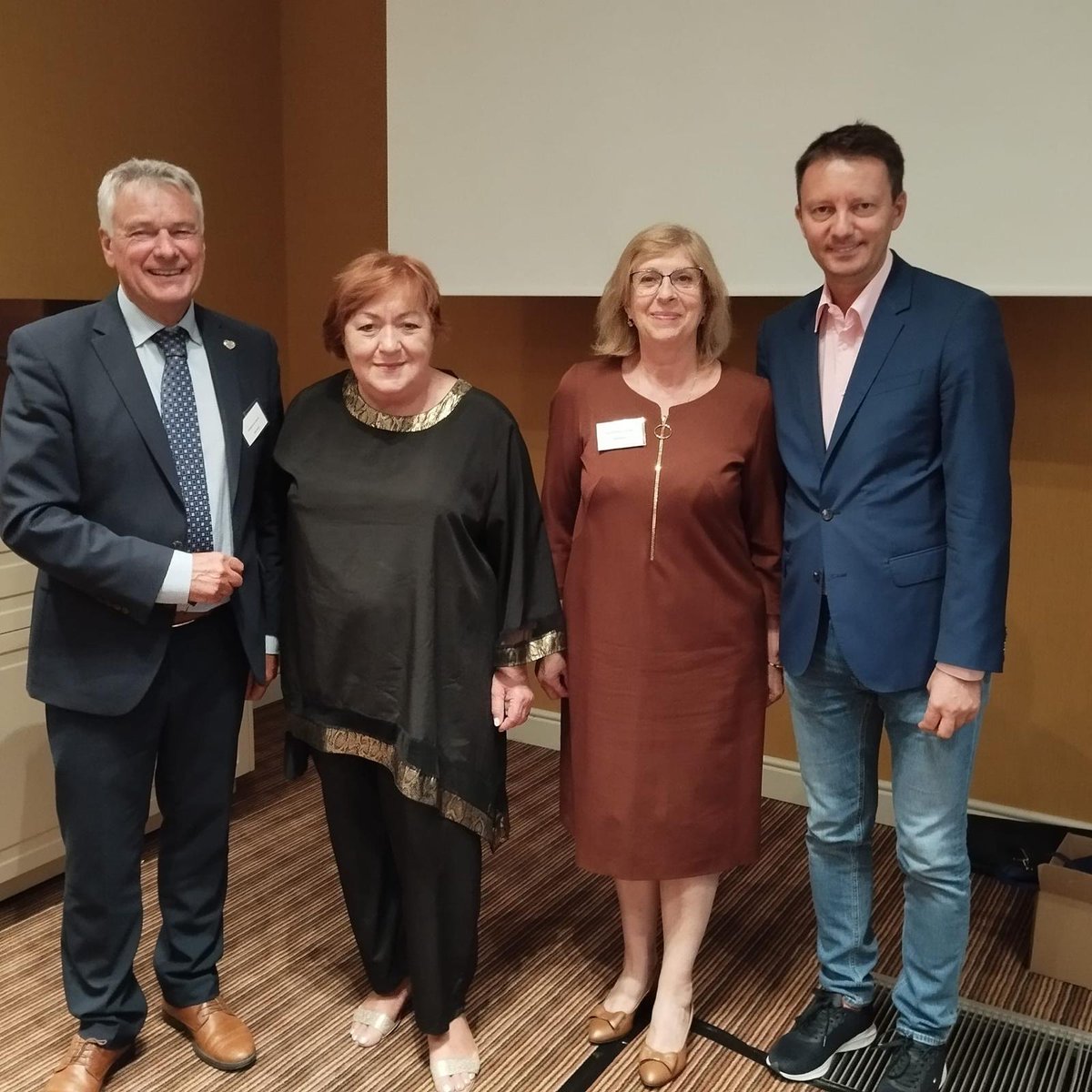 SMuresan's tweet image. At the @EPP Seniors’ Summer School, I underlined: the #EU must ensure dignity, independence &amp;amp; equal access to care for all elders.

In the next #EUBudget, I will prioritise policies that support seniors, from healthcare services to active ageing and inclusion.

#ESU