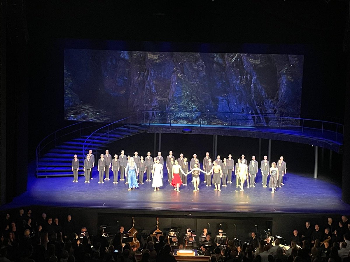 EdePoncins's tweet photo. Lancement de la saison culturelle 2025-26 avec un magnifique ballet #Promoteus au @Opera_Narodowa de #Varsovie. Avec le grand danseur 🇯🇵 Riota Kitai en Prométhée. Et l'orchestre du Teatr Wielki dirigé bien sûr par le Maestro 🇫🇷 Patrick Fournillier. Grand moment artistique. https://t.co/nKCwpFpEUi
