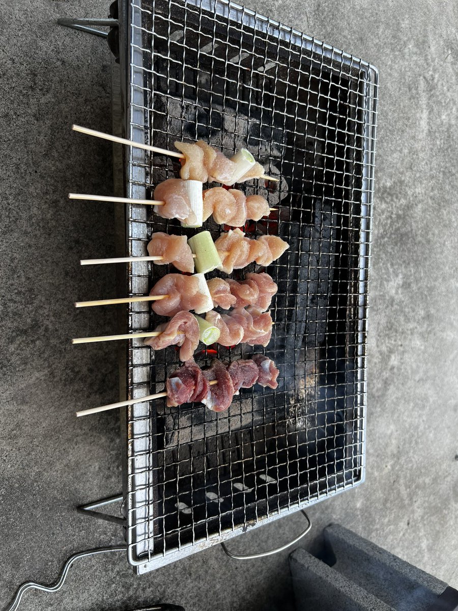 b_ryoo's tweet photo. うちのBBQだいたい焼き鳥笑　子供食べやすいし👍 https://t.co/GedI28WE1D