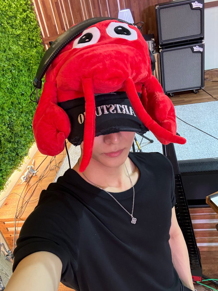 lobster imup🦞

#VillainSelcaDay #VSD #ODE   #XdinaryHeroes <a href="/XH_official/">Xdinary Heroes</a>