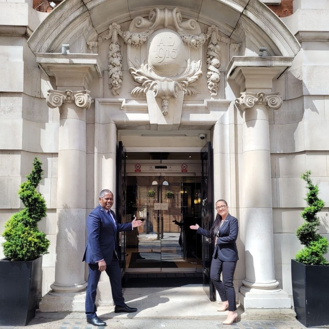 Welcome awaits! 😊✨ Our team is ready to greet you at London Bridge Hotel—step inside and feel at home.

#LondonBridgeHotel #Welcome #LondonStay #HotelLife #BoutiqueHotel #TeamSpirit