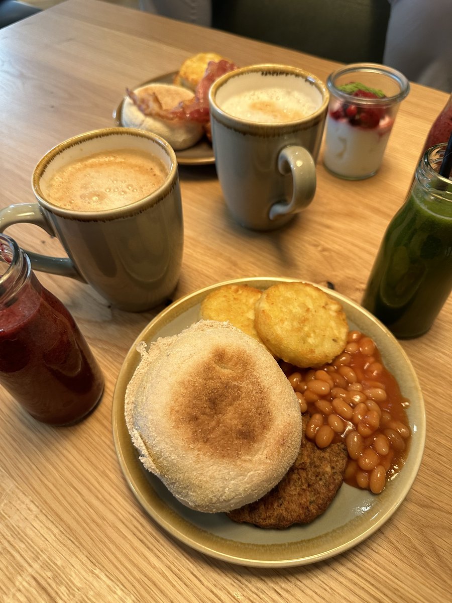 Who needs therapy when the airport lounge has unlimited food and coffee? ☕💆‍♀️

Not a member? Join here: bit.ly/45rS5DJ #PriorityPassPerks