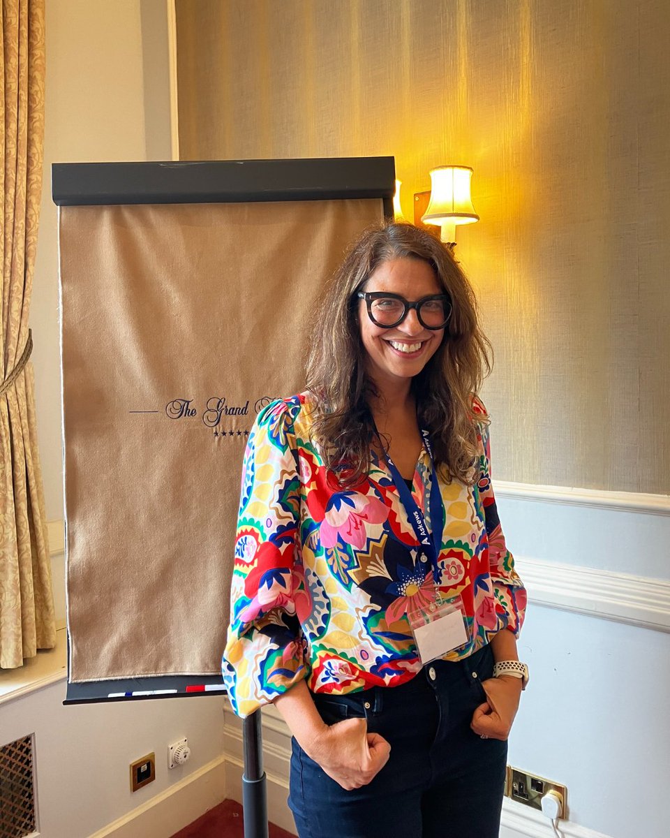 OxfordChildrens's tweet photo. Last weekend, we had the pleasure of attending the @youthlibraries 2025 Conference in Eastbourne.

Author Marcela Ferreira joined the GLL Journeys into Writing panel, where she spoke passionately about the impact of the GLL Literary Foundation📚
@marcelafwrites https://t.co/CWGQfGS78T