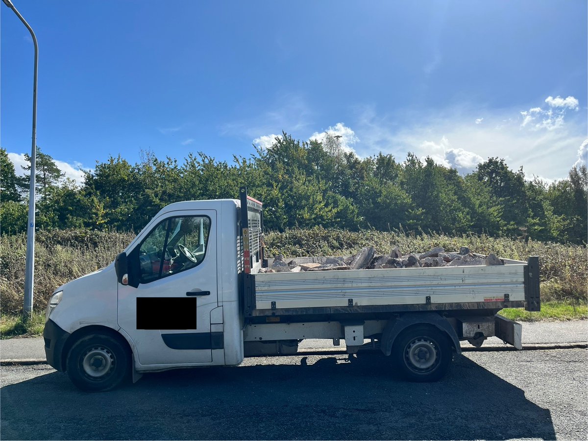 DVSAEnforcement's tweet image. If it looks heavy...

Axle2 4️⃣3️⃣% overloaded
Total 4️⃣2️⃣% overloaded
Driver &amp;amp; Operator reported to court🚨

Vehicle also poorly secured...

✅Strap or Chain
✅Net or Sheet

Know your load &amp;amp; how to secure👇
ow.ly/3ixy50WV6iu

#DVSA #RoadSafety #Overweight #InsecureLoad