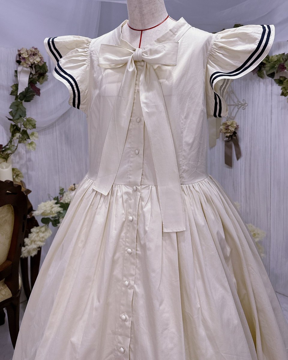 ✨即納入荷✨
肩フリル 前ボタンセーラーワンピース【Baroque】

前ボタン開閉のノースリーブドレス
裾まわりたっぷりでかわいくお召しいただけます！

🎁3営業日以内に発送🎁
epetice.com/products/on-14…