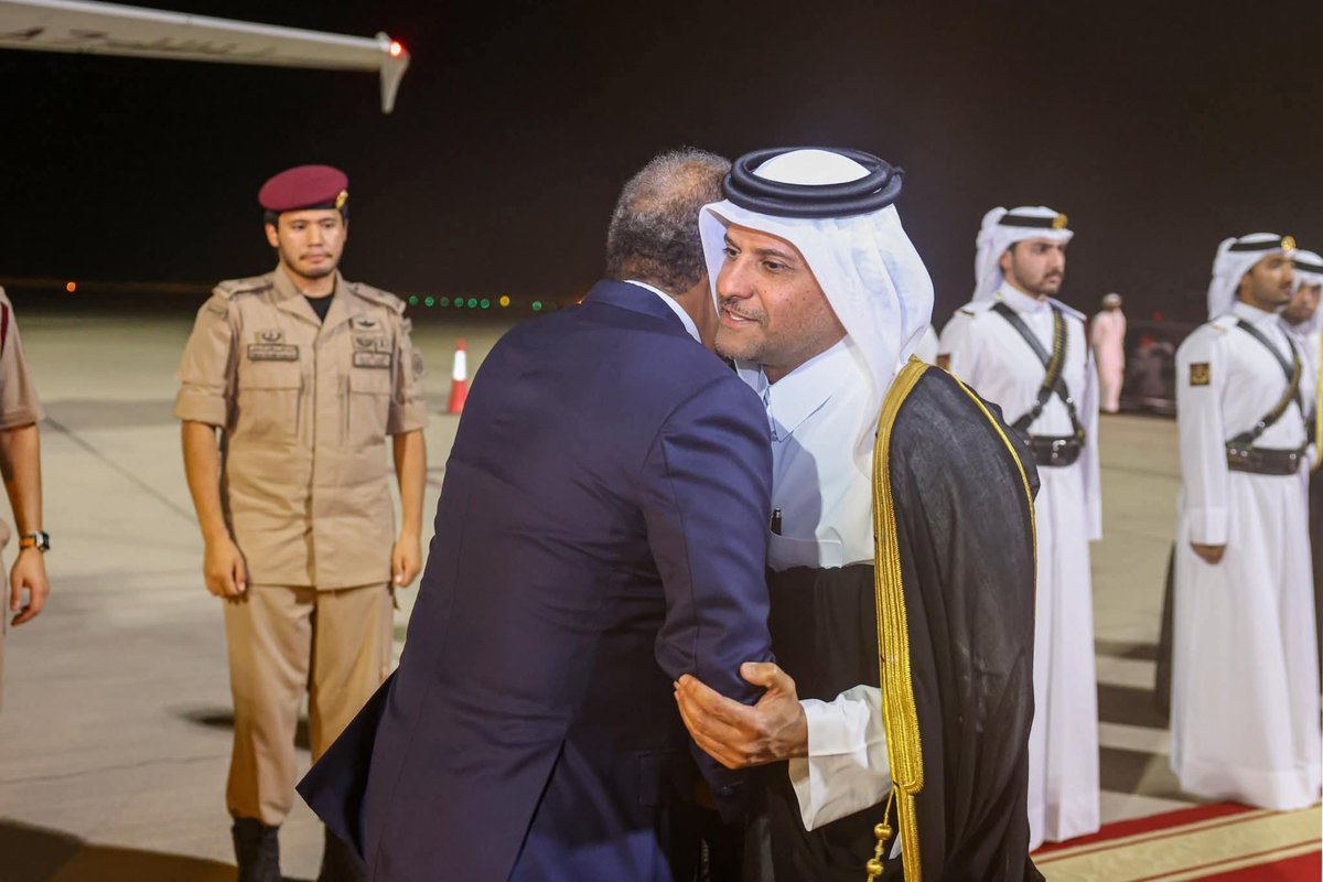 AbdiAbdirahman1's tweet photo. Somali President Hassan Sheikh Mohamud has arrived in Doha, Qatar, to attend the Islamic and Arab Summit alongside fellow leaders. He will also hold bilateral talks with heads of state present at the summit.
#Somalia #Qatar #IslamicSummit #ArabSummit👇 https://t.co/OvJlmbwdwA