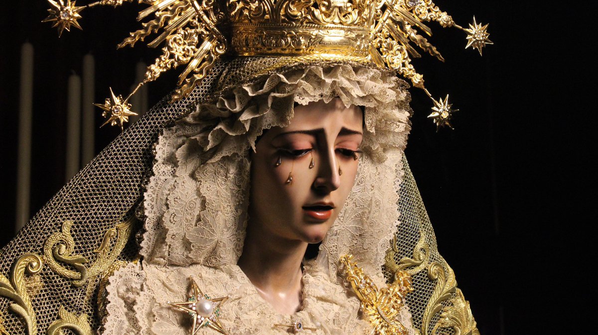 Hdad_Estrella's tweet photo. y manto de vistas bordado 

Además, estrena un tocado de alençon, donado por una devota, pañuelo de encaje de bruselas y aguja y puñetas de punto de aguja

La Virgen te espera! https://t.co/Hxi6eeeXvH