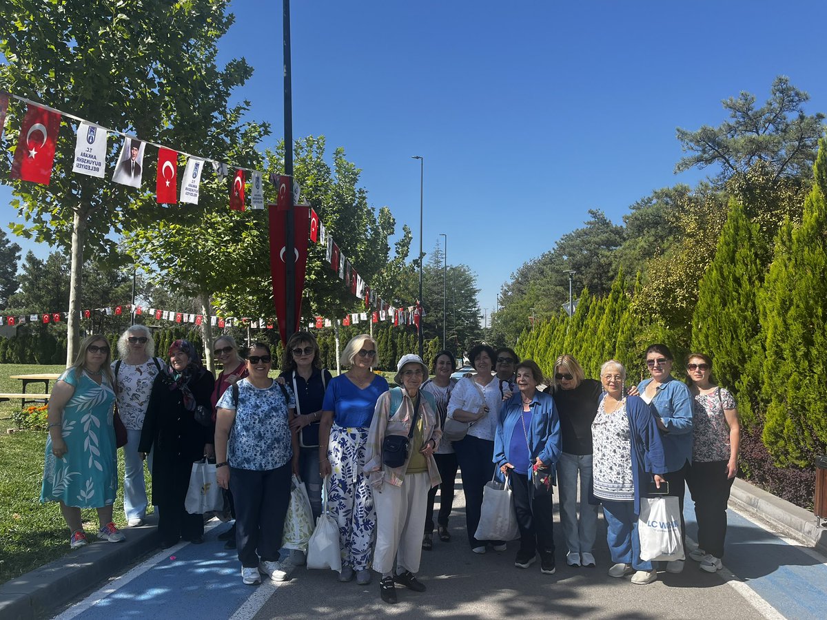 Elvankent AYM üyelerimizle birlikte Gazi Park Gezisi gerçekleştirdik.🌸

<a href="/mansuryavas06/">Mansur Yavaş</a> 
<a href="/ankarabbld/">Ankara Büyükşehir</a> 
<a href="/yaslev/">yasemin eraslan</a>