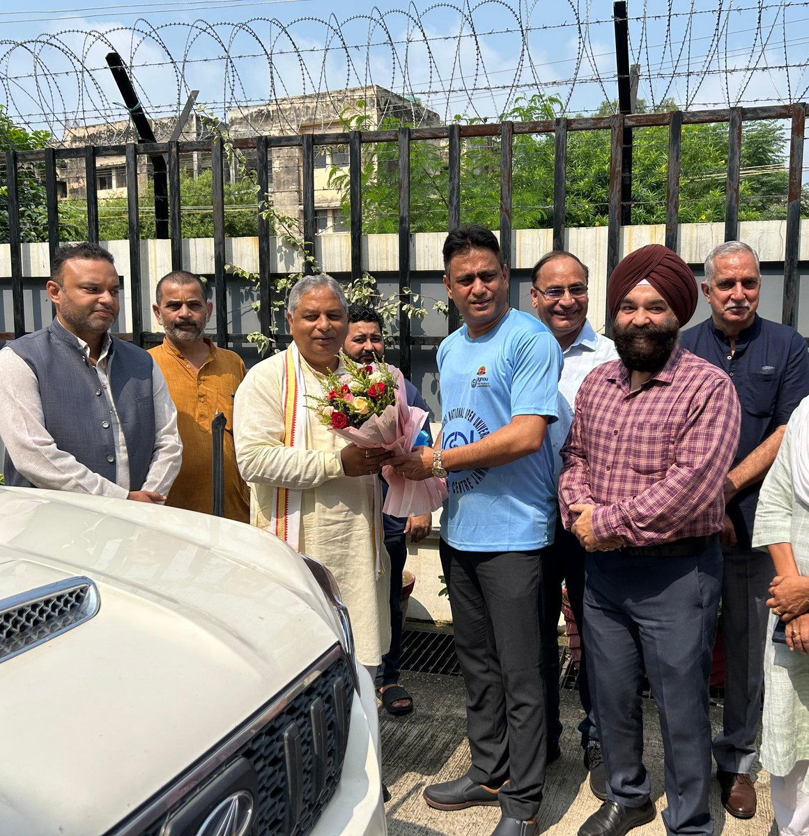 iamsatsharmaca's tweet image. आज #IGNOU बनतालाब, जम्मू में पौधारोपण अभियान, स्वच्छता अभियान एवं पुस्तक वितरण कार्यक्रम में सहभागिता की।

@blsanthosh ji