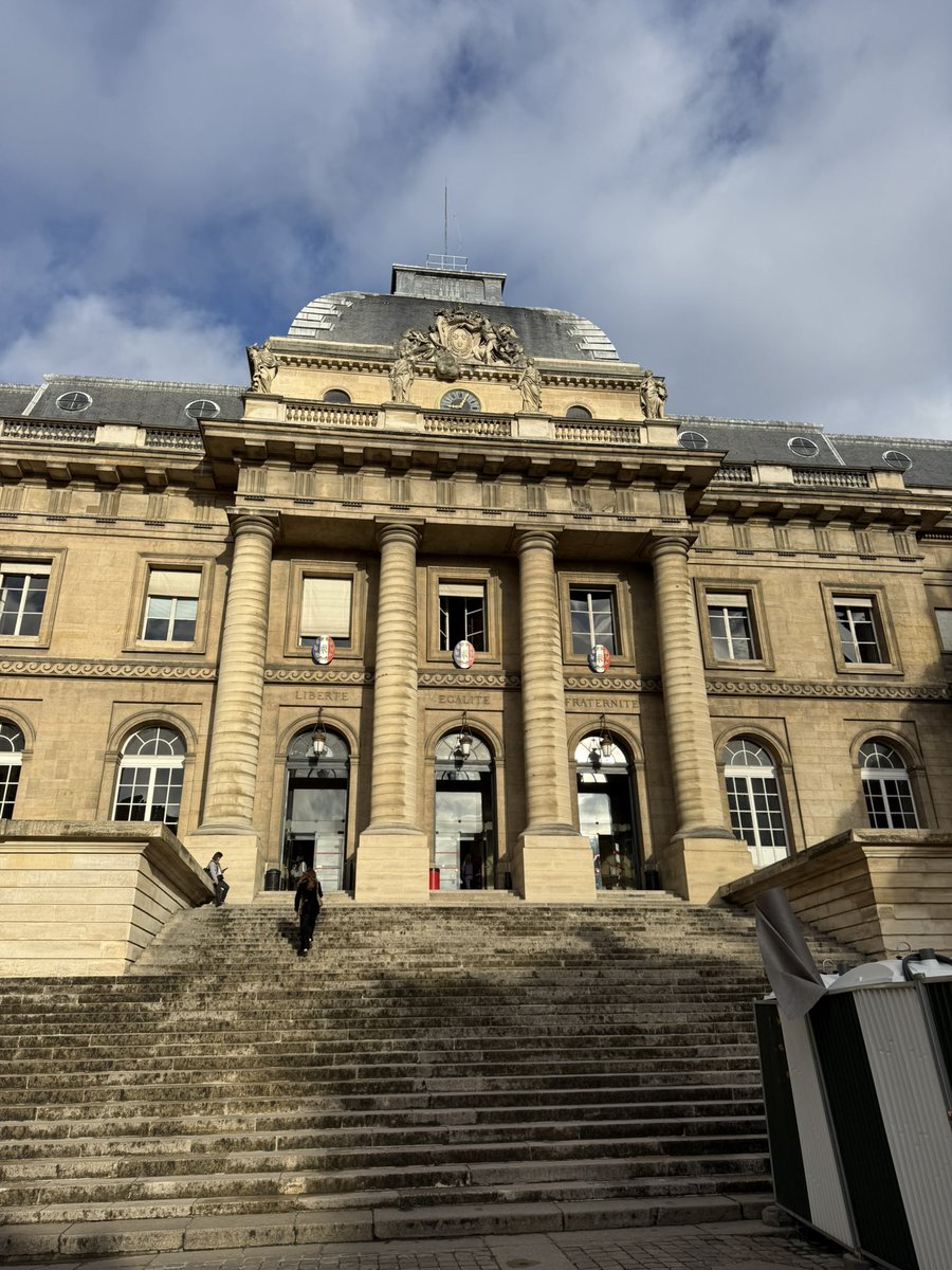 Audience visite domiciliaire à Paris. Parmi les dossiers, la préfecture justifie une perquisition antiterroriste parce qu’un couple ne regarde plus la télévision.