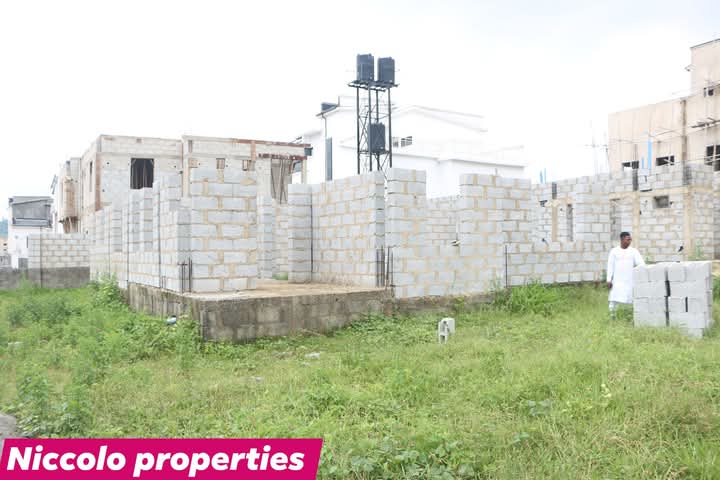NICKFridayA's tweet photo. 💥 Carcass for sale.
💥 5 bedroom duplex 
💥 450m²
💥 Location Country home estate Sabon Lugbe by Naxkaxe
💥 Agent fee 5%
💥 Price : 65m
💥 Call: 08161942689/07057565355
💥 All paper verification done https://t.co/kwAagpmYSS