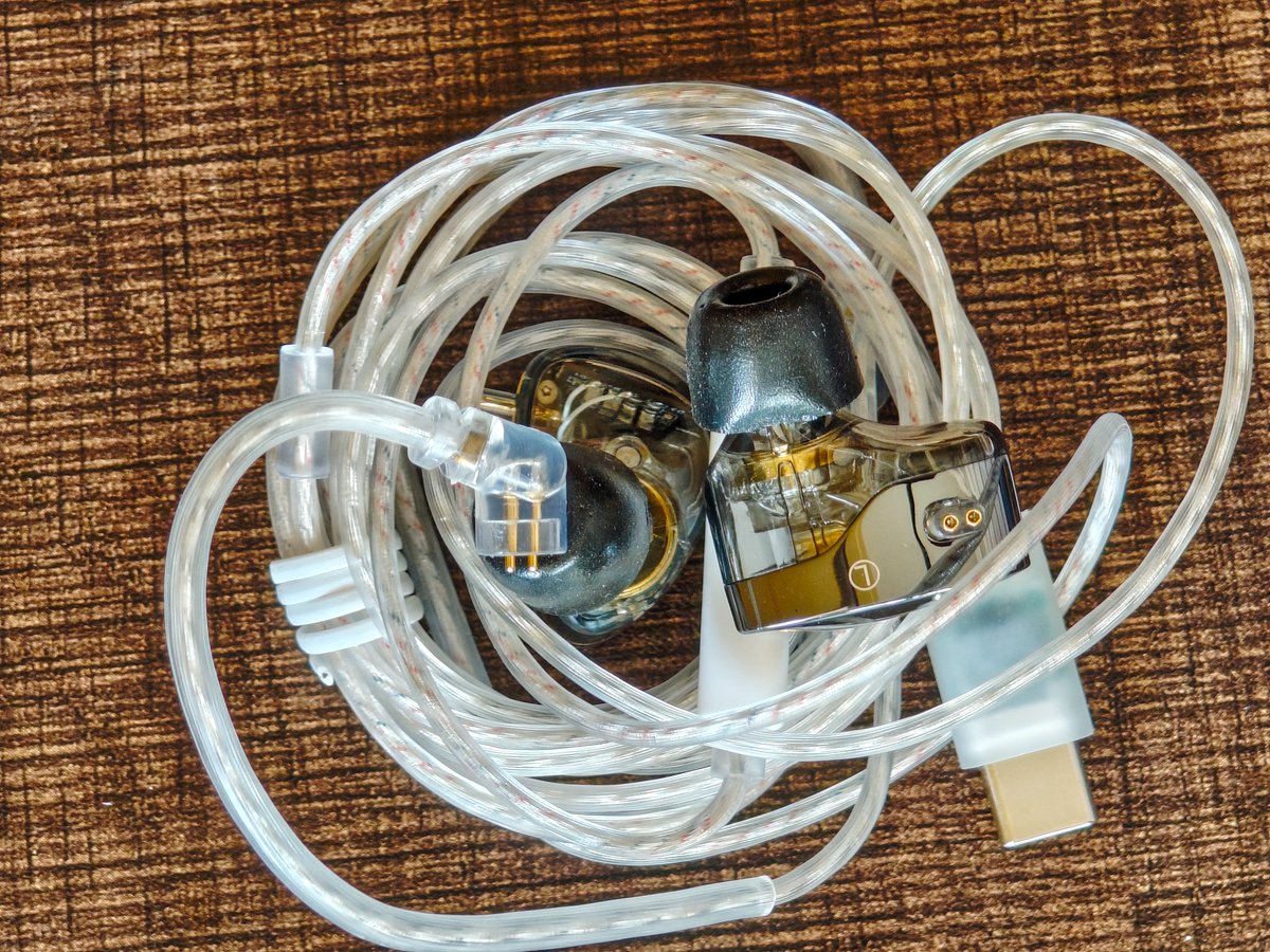 AUDIOCULAR x KZ Castor Pro X - Initial impressions 

It's a  beginner-friendly and delivers punchy bass with comfort. The fit, premium Atmos ear tips, and Type-C cable with mic make it ideal for easy everyday use and calls. 👇