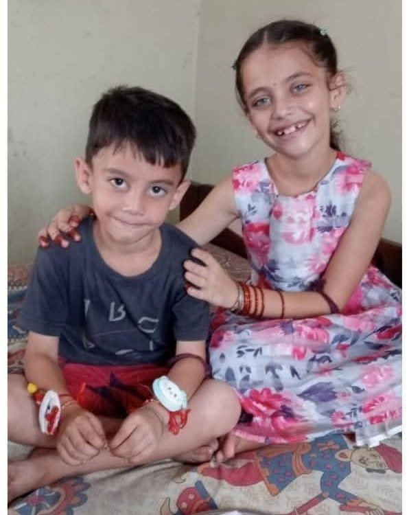 kaur_manjeett's tweet image. 6 ਸਾਲ ਦੇ ਬੱਚੇ ਨਾਲ 3 ਪੰਜਾਬੀ ਨੌਜਵਾਨਾਂ ਨੇ ਕੁਕਰਮ ਕੀਤਾ "ਬੱਚਾ ਠੀਕ ਹੈ " (ਫਰੀਦਕੋਟ)
5 ਸਾਲ ਦੇ ਬੱਚੇ ਨਾਲ ਇੱਕ ਪ੍ਰਵਾਸੀ ਕੁਕਰਮ ਕੀਤਾ ਤੇ ਬੱਚੇ ਨੂੰ ਮੌਤ ਦੀ ਘਾਟ ਉਤਾਰ ਦਿੱਤਾ (ਹੁਸ਼ਿਆਰਪੁਰ)

ਮੇਰਾ ਸਵਾਲ ਇਹ ਹੈ ਕੀ ਪੰਜਾਬੀਆਂ ਨੇ ਜੋ ਕੀਤਾ ਉਹ ਸਹੀ ਹੈ ? 
ਪ੍ਰਵਾਸੀ ਨੇ ਜੋ ਕੀਤਾ ਸਿਰਫ਼ ਓਹੀ ਗਲਤ ਹੈ ? 

ਜਾ ਦੋਵੇ ਬਰਾਬਰ ਦੇ ਦੋਸ਼ੀ