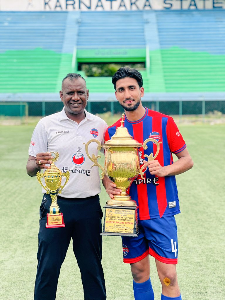 ellahi_rafiq5's tweet photo. Salim Mir Captain #EmpireFCBangalore and Rehan Ashraf #SFCA the proud Product of #MET Ground #SaveGround #SaveYouth #0fficeoflgmanojsinha #OmarAbdullah https://t.co/wUB8bExmyE