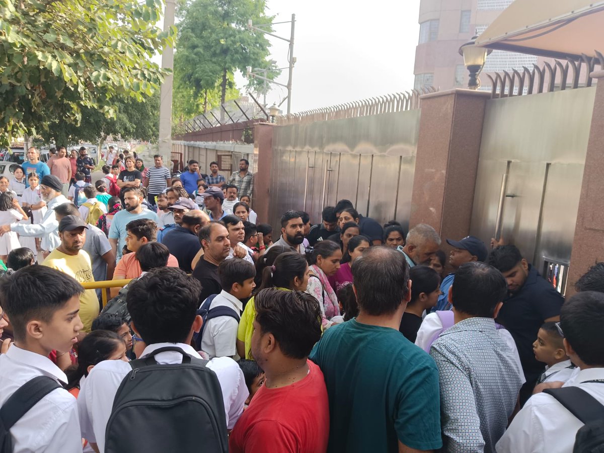 TaurusAmazing's tweet photo. @pbhushan1 @narendramodi @PMOIndia 
Sir, some institutions under the brand name of dps, who was inhumane to their children by hiring bouncers, are now using them to please you. Requesting @PMOIndia to refuse this activity on bad intentions of dps society https://t.co/BUUXf1zuUy