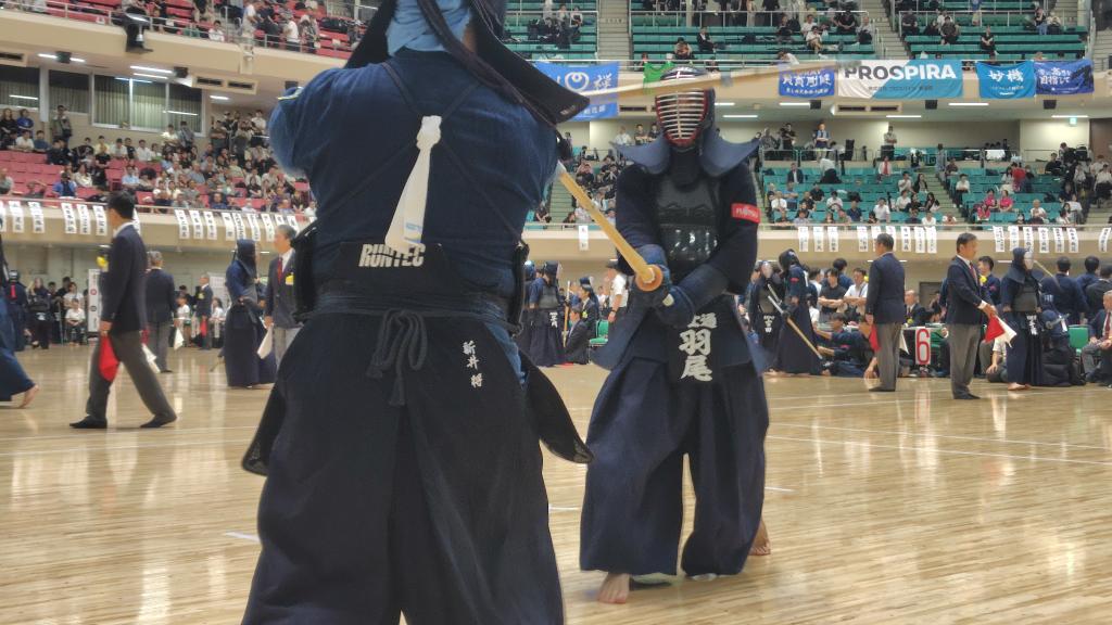 FujitsuKendo's tweet photo. 本日(9/15)、第67回全日本実業団剣道大会が日本武道館にて行われ、富士通剣道部から団体1チームが参加しました。結果は1回戦なし、2回戦4勝0敗で勝利、3回戦2勝2敗の本数差で惜敗とでした。最後の試合は形勢が行ったり来たりし、どちらに転んでもおかしくない展開でした。稽古を積上げ次戦に備えます。 https://t.co/o3oOoqhR9b