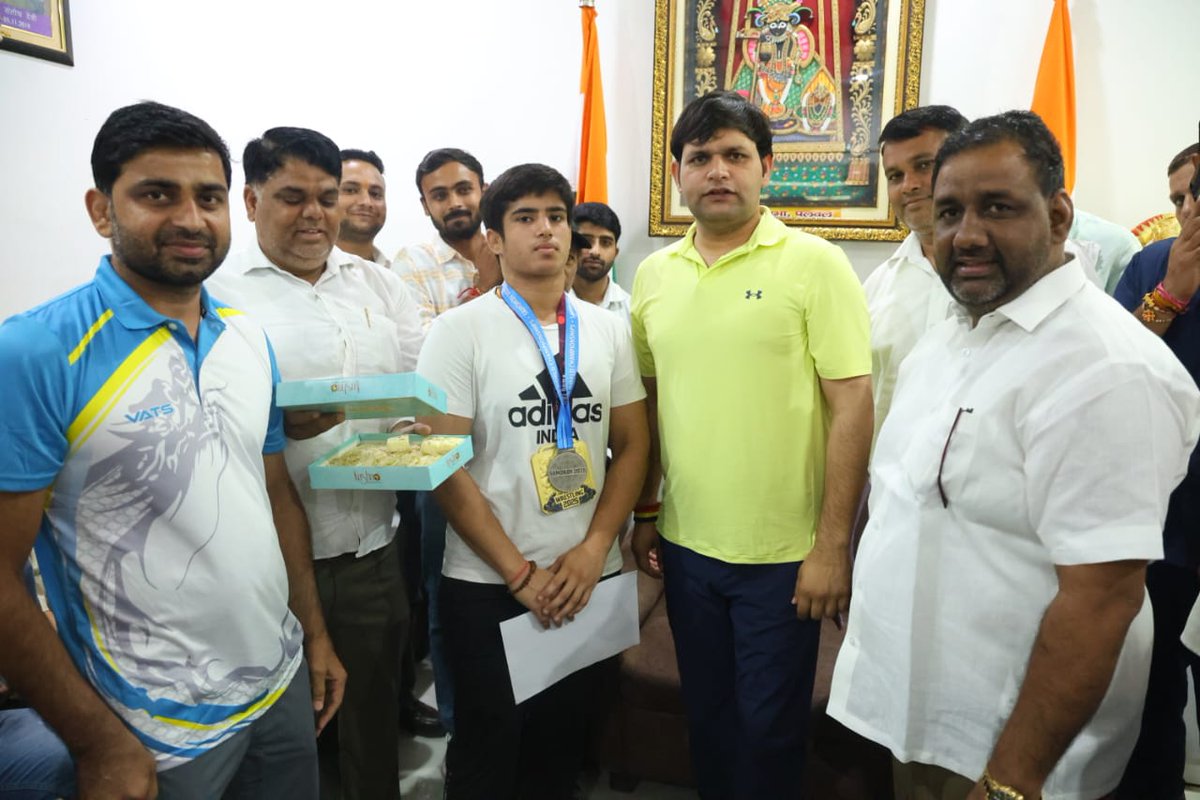 Gaurav Gautam (@gauravggautam) on Twitter photo अपने निजी आवास पर परिवारजनों की समस्याओं को सुनकर उनके यथासंभव निराकरण हेतु संबंधित अधिकारियों को निर्देशित किया।
आप सभी की स्नेहपूर्ण शुभकामनाएं और आशीर्वाद मुझे असीम शक्ति प्रदान करते हैं।
<a href="/NayabSainiBJP/">Nayab Saini</a> <a href="/BJP4Haryana/">Haryana BJP</a> अपने निजी आवास पर परिवारजनों की समस्याओं को सुनकर उनके यथासंभव निराकरण हेतु संबंधित अधिकारियों को निर्देशित किया।
आप सभी की स्नेहपूर्ण शुभकामनाएं और आशीर्वाद मुझे असीम शक्ति प्रदान करते हैं।
<a href="/NayabSainiBJP/">Nayab Saini</a> <a href="/BJP4Haryana/">Haryana BJP</a>