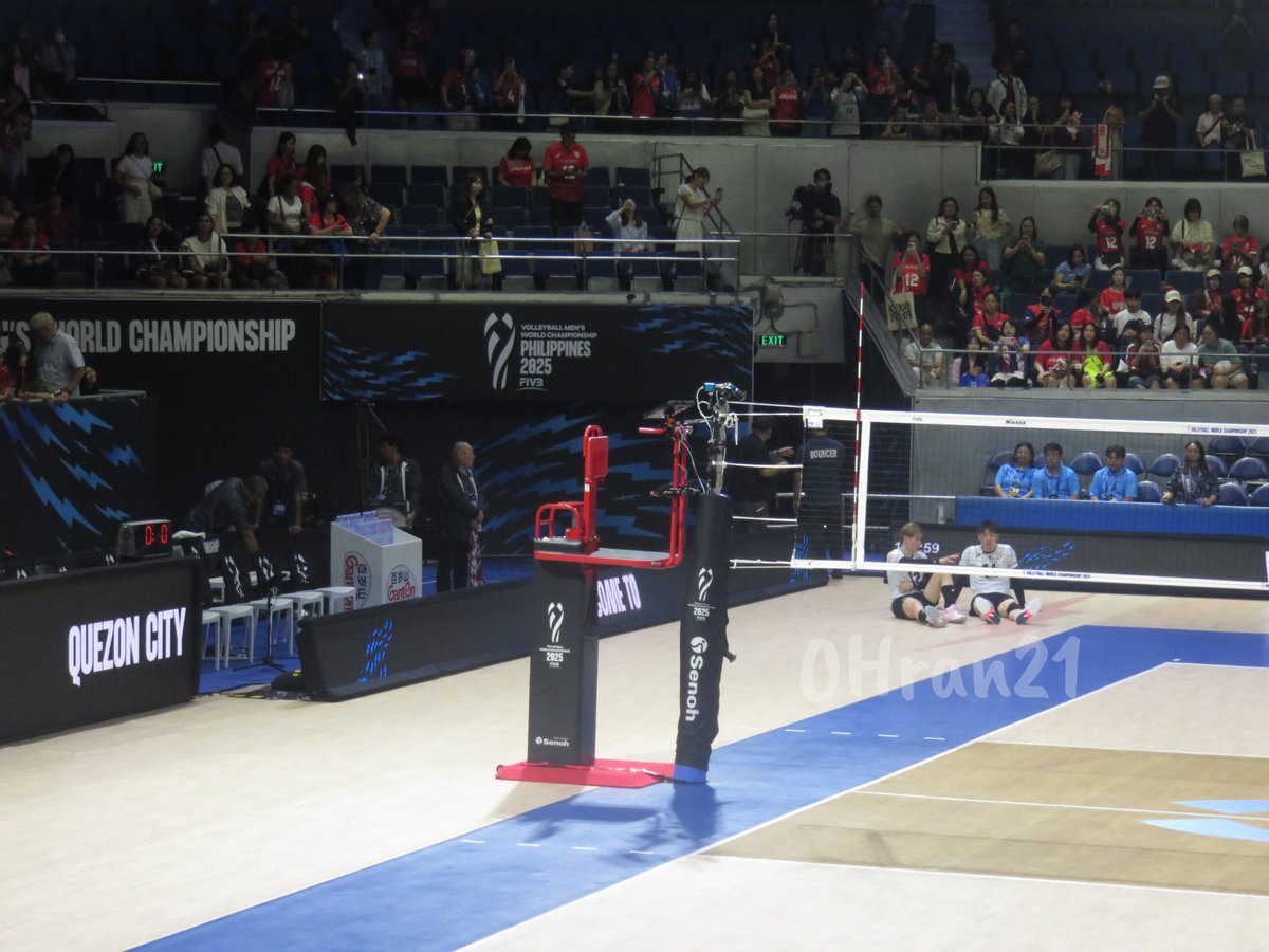 ohran21's tweet photo. Honestly.... seeing Yuki and Ran being the last players to leave the court..... was heart-wrenching..... https://t.co/oGbJ56Sfjy