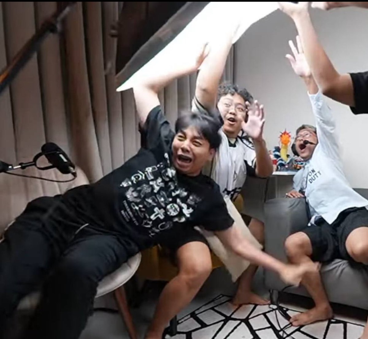 textdaricrispy's tweet image. Kalo dipikir, nimpa mas.