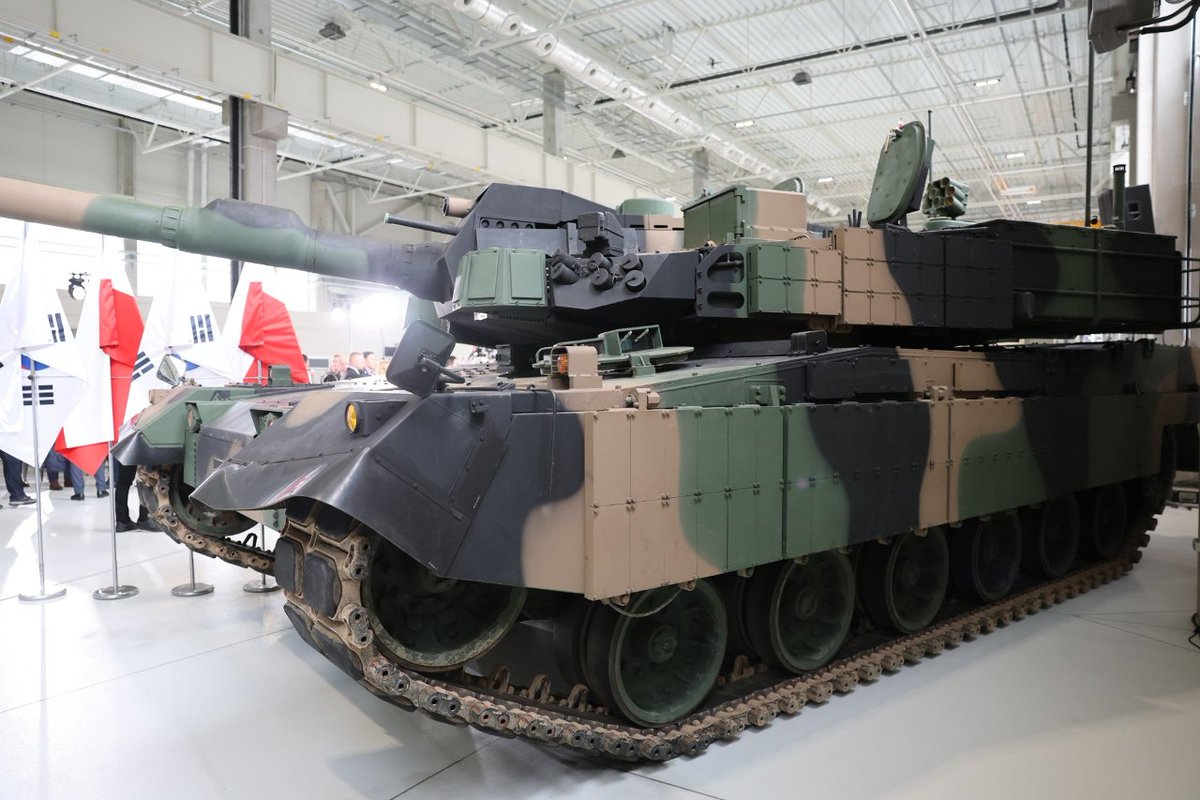 Fana43124688's tweet photo. SZL: W czasie miesiōnca na Ślōnsk trefi ôgrōmnŏ suma pijyndzy, kerŏ bydzie przeznaczōnŏ na narychtowanie produkcyji tankōw.
#Polska #Śląsk #Gliwice #Bumar-#Łabedy
⬇️
https://t.co/G6K6z4lTmB https://t.co/4YL4atsdo8