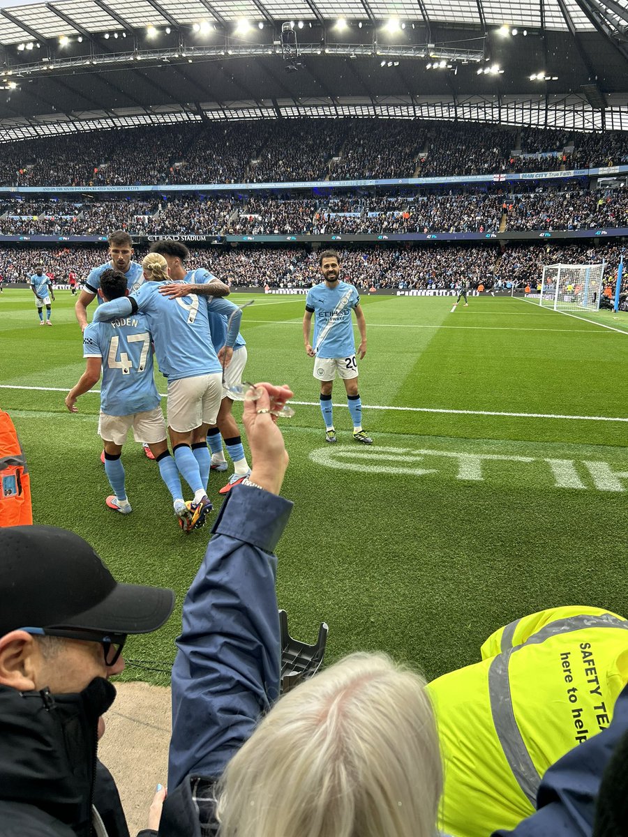 SvenHanger's tweet photo. @ManCity Carnage after @PhilFoden’s goal 🥅-My son said it was his best day ever 🙌 https://t.co/atm8vGz480