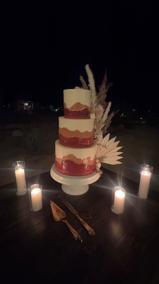 Anyone order a cake in the middle of the desert?