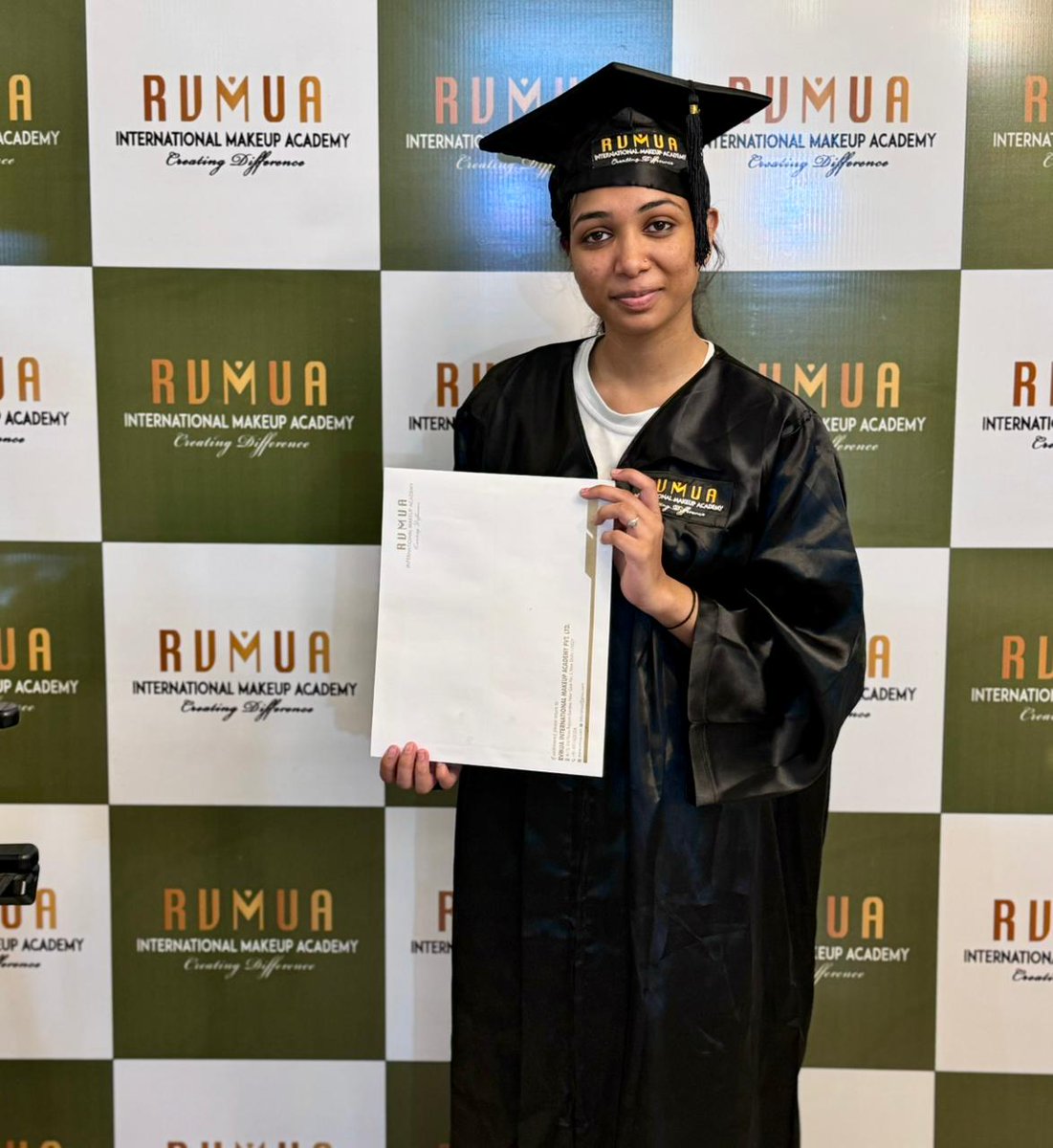 rvmua's tweet image. Success of our talented graduates!
Trained under celebrity makeup artist Riya Vashist, they are now industry-ready professionals.
✨ Advanced Curriculum
✨ Real Client Experience
✨ Guaranteed Internships
✨ 100% Job Assistance

riyavashist.com

#theriyavashist #makeup