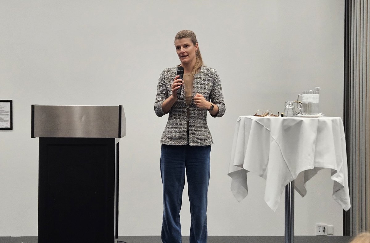 - Jeres stemme er vigtig, og jeres medlemmers historier gør et stort indtryk på mig, siger <a href="/AneHalsboe/">Ane Halsboe</a> til konference hos forbundene i Alliancen for en Værdig Tilbagetrækning <a href="/BlikRoer/">Blik- og Rørarbejderforbundet</a>, <a href="/malerforbundet/">Malerforbundet</a>, <a href="/NNFdk/">FødevareforbundetNNF</a>, Serviceforbundet og Dansk El-Forbund #dkpol #arbejde