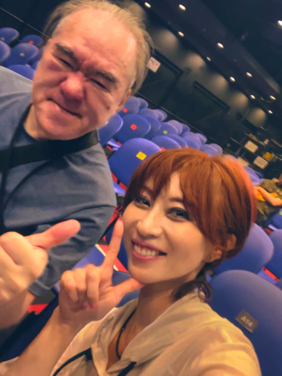 amanopigunon's tweet photo. #GMF2
おもひで。

GAMETALリハ。

飛び入りというには"荷が勝ち過ぎる程素敵な"機会をいただき

正直もうMCリハどころではなくなって

緊張でお腹いたくなるわ手が震えるわ
ヨナオさんが慰めてくれて
落ち着かせてもらったりしてた時間

写真は笑顔だけど
内心本当本当パニックだったのよ https://t.co/KSpfFLJLqx
