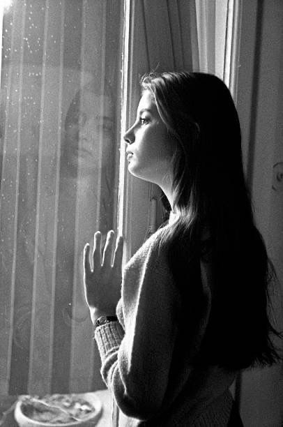 jeena (@jeenaa___1) on Twitter photo وابستگی دل نہیں مانگتی
مگر دل کا اقتدار مانگ لیتی ہے
وابستگی اختیار بھی نہیں مانگتی
اختیار کے اندر چھپا 
اعتبار مانگ لیتی ہے 
وابستگی ہمسفر نہیں مگر 
ہر پل کا سوار مانگ لیتی ہے
وابستگی آپ سے نیند لے کر 
 خواب مانگ لیتی ہے
وابستگی جان نہی مانگتی 
 مگر روح کا طلبگار مانگ لیتی
#جینا وابستگی دل نہیں مانگتی
مگر دل کا اقتدار مانگ لیتی ہے
وابستگی اختیار بھی نہیں مانگتی
اختیار کے اندر چھپا 
اعتبار مانگ لیتی ہے 
وابستگی ہمسفر نہیں مگر 
ہر پل کا سوار مانگ لیتی ہے
وابستگی آپ سے نیند لے کر 
 خواب مانگ لیتی ہے
وابستگی جان نہی مانگتی 
 مگر روح کا طلبگار مانگ لیتی
#جینا