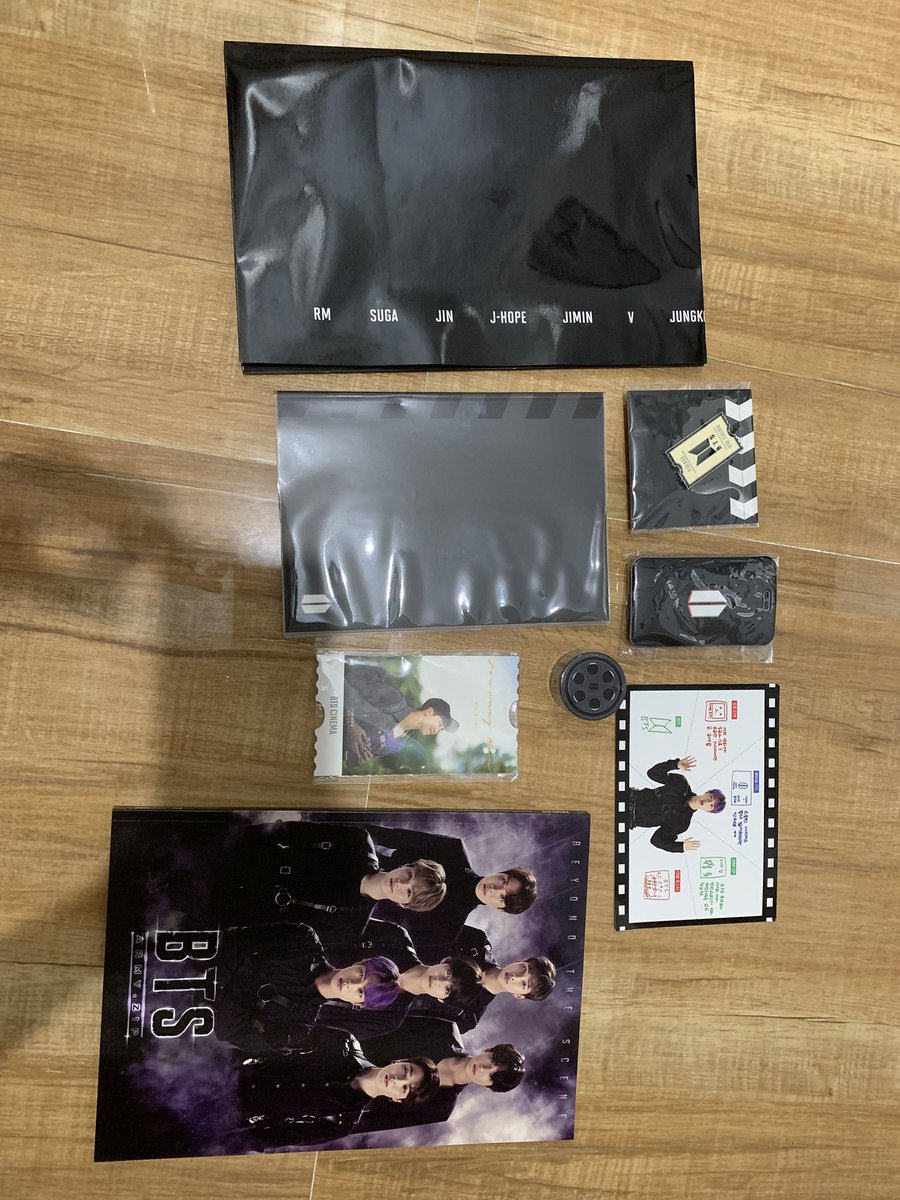 mingyuglazed's tweet photo. wts lfb UNSEALED BTS 6TH TERM ARMY MEMBERSHIP KIT CINEMA/MOVIE CONCEPT (2019-2020)

complete inclusion EXCEPT membership card 
* badge 
* masking tape 
* poster 
* user guide
* review note
* photo ticket 
* https://t.co/S66aeAS234 
* package 
* name tag

Php 1,000 https://t.co/pLM6yoHKRr
