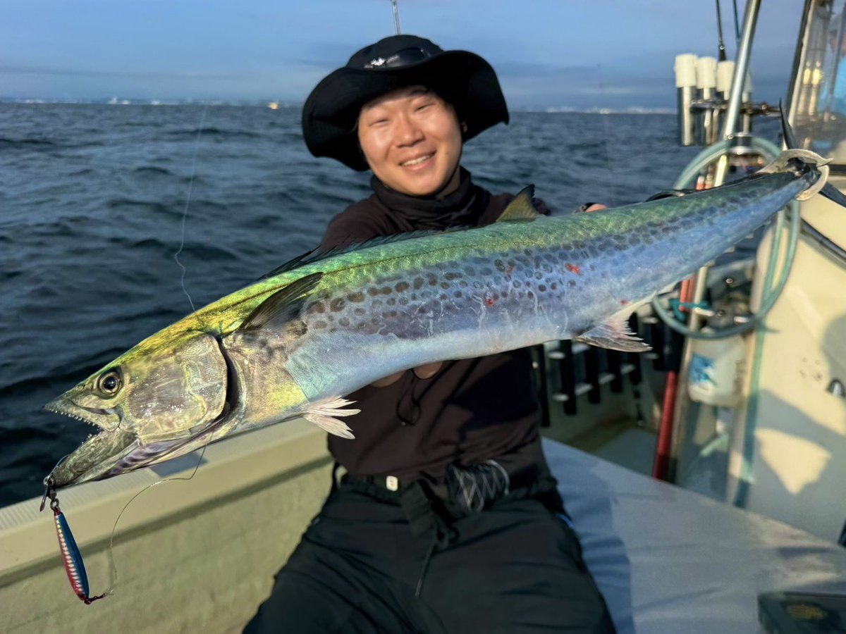 fishing_kana's tweet image. ベイトタックルでサワラキャスティング！

1巻100cmのIMZリミットブレイカーならサワラキャスティングまで出来ちゃいます🙆‍♂️

ロッドはリプ78にコモド610のバットを継いだ、通称コモラウトで

魚の動きに滑らかに追従してくれるドラグのお陰で船べりのランも耐えきり無事キャッチ✨

#Fishman #salvage
