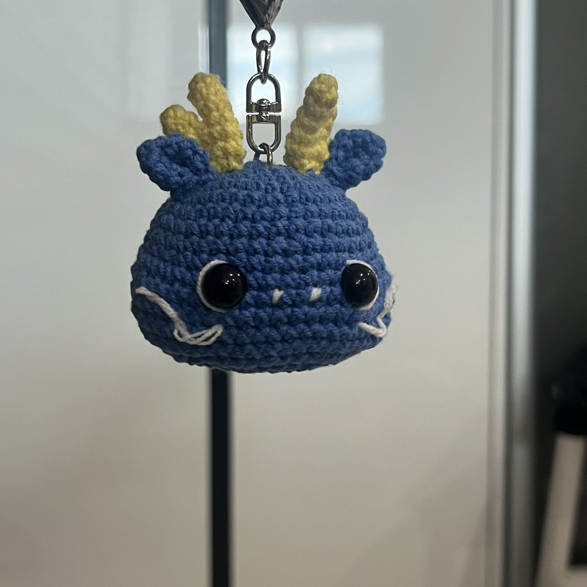 어제 조잉한테 받은 괴출 용용이 자랑하기
어케 이러케 잘 만드는거임????
너무 귀여워아아아악