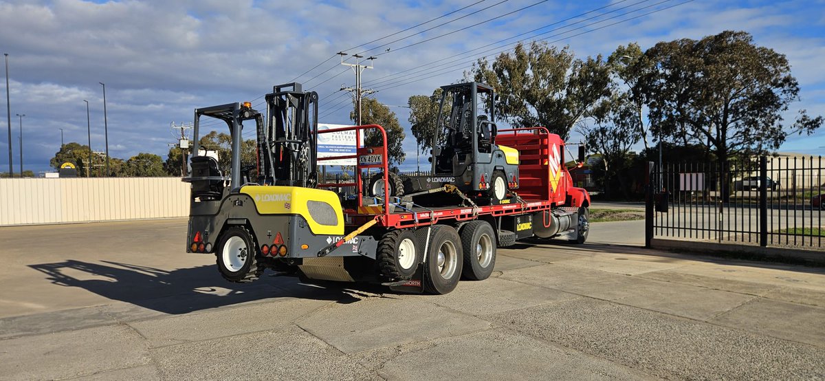 Loaded up and ready to go! 🚚

Over in Australia, these 2 stunning Loadmac 225 Ultras are ready to enter service for Perth-based mobile storage company, TAXIBOX! 

Thank you for the order! 

#Loadmac225Ultra #Handover #MobileStorage #TruckMountedForklift