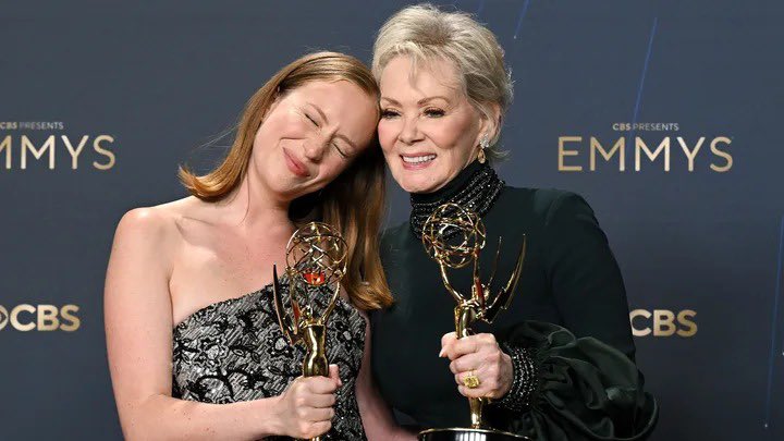 FIRE!! (@mostrafire) on Twitter photo ✨ Volem felicitar al nostre ship televisiu preferit pels merescuts premis als #Emmys! ✨
Gràcies per oferir-nos una sèrie tan necessària, brillant i amb tantes lectures que ens fa riure, emocionar-nos i reflexionar a parts iguals. #Hacks 💜👏 ✨ Volem felicitar al nostre ship televisiu preferit pels merescuts premis als #Emmys! ✨
Gràcies per oferir-nos una sèrie tan necessària, brillant i amb tantes lectures que ens fa riure, emocionar-nos i reflexionar a parts iguals. #Hacks 💜👏