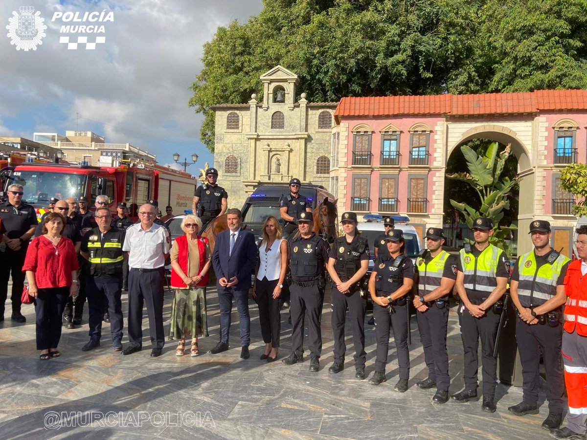 MurciaPolicia's tweet photo. 📸 Esta mañana se ha presentado el dispositivo de seguridad de la Romería.
👮‍♀️ Policía Local
🚒 Bomberos
🚑 Servicios de emergencias
Un amplio despliegue coordinado para garantizar la seguridad y el buen desarrollo de la celebración.
#Romería2025 #SeguridadCiudadana https://t.co/TFipzdW8et