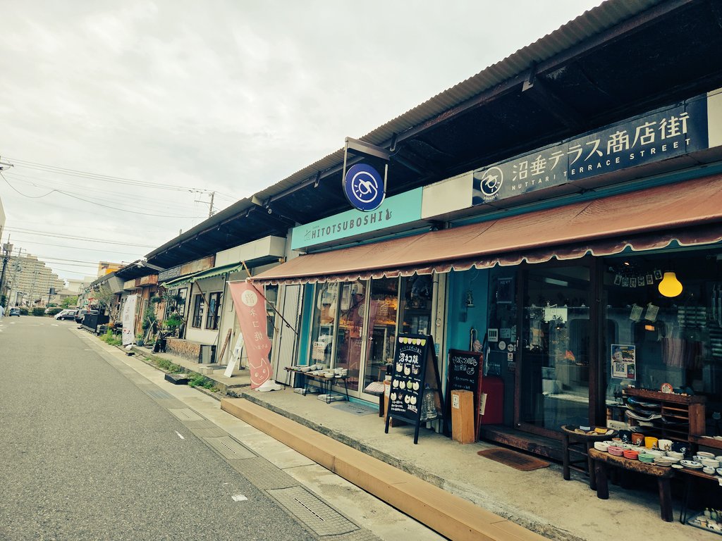 mh_smz's tweet image. どうしても新潟遠征で行きたかった沼垂テラス商店街
古き良き風情のある街並み、猫をモチーフにしたスイーツの沼ネコ焼
素晴らしい商店街でした☺

猫トートもうちの🐈️にそっくりだったから買っちゃった
#清水サポ新潟遠征 
#エスパルスねこ部
#エスパルス猫部 
#エスパルスイーツ部