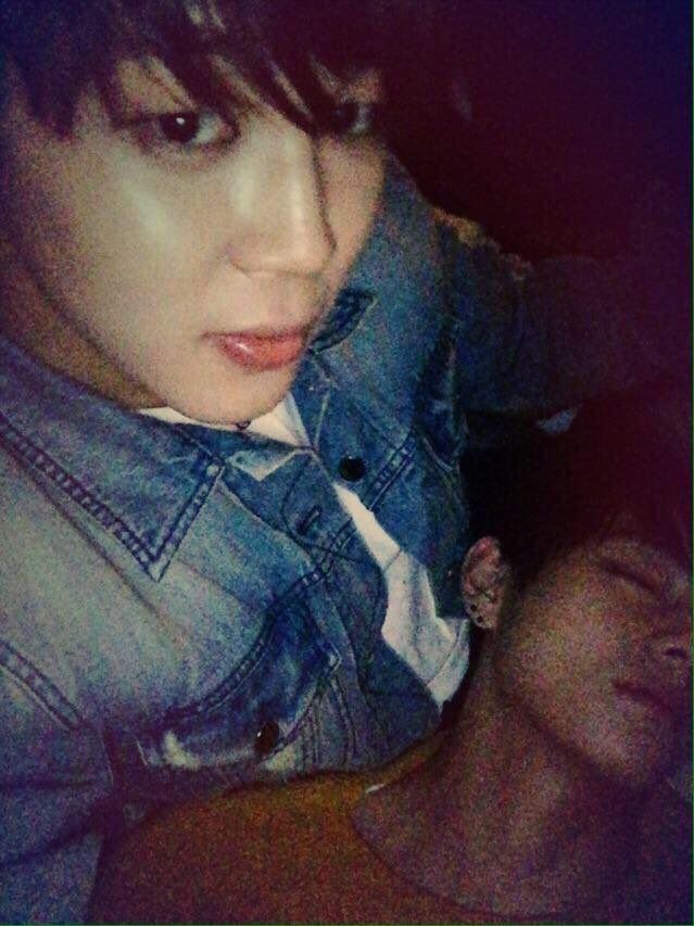 Bet jimins lap super comfy 🥺