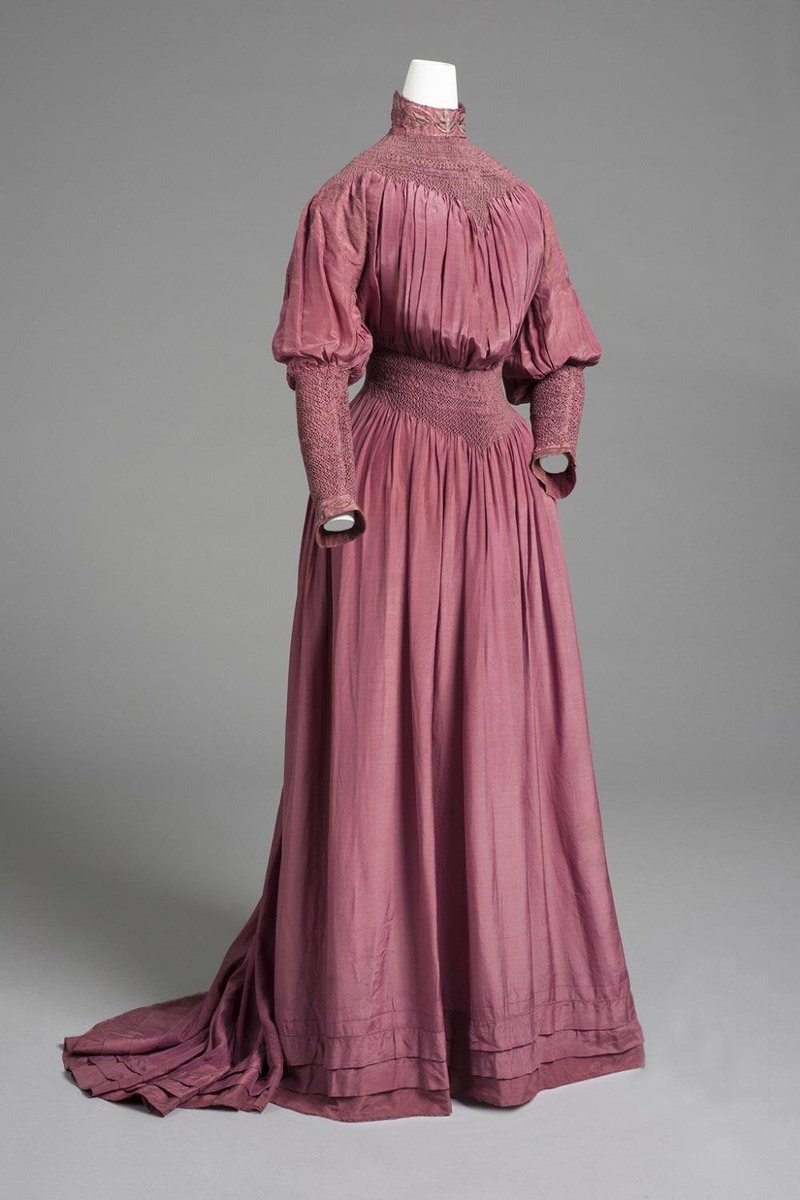 plummie9's tweet photo. London
Liberty &amp; Co.

Dress, c. 1900

Silk plain weave with shirring and embroidery.
@philamuseum 
#FAshionHIstory https://t.co/ATDXJaSwZa