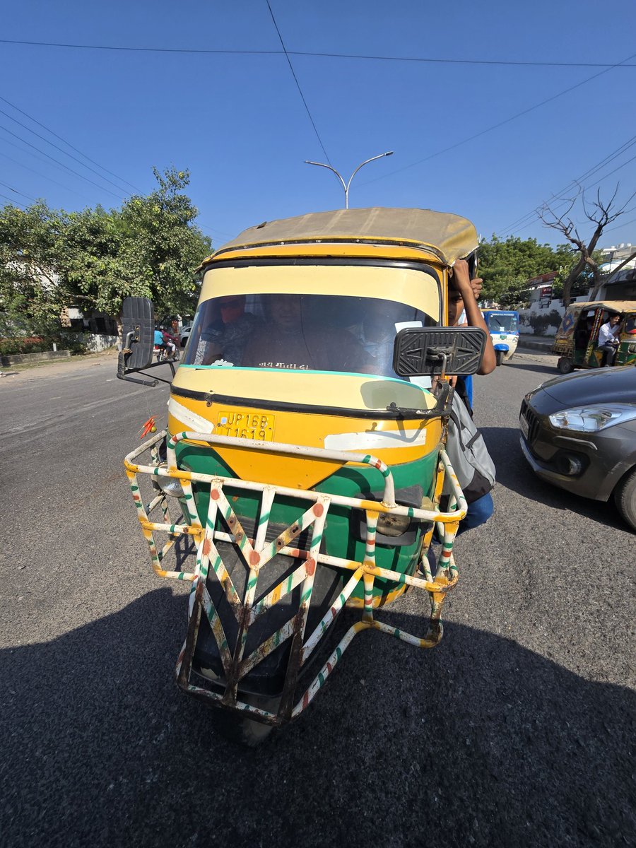 Manishhema's tweet photo. @Noidatraffic    UP16B T 1619 
सेक्टर 11 नोएडा रेड लाइट जम्प,, और आगे की सीठ पर 4 सवारी.. ऐसा क्यों हैँ की इन ऑटो वालों को कानून का डर नहीं हैँ .. और धमकी भी दें रहा था की चालान कटवादे .. @noidapolice @CMOfficeUP कृपया इसका चालान किया जाए.. मेरी गाडी से दुर्घटना होते बची हैँ https://t.co/VGyT2wIvsY